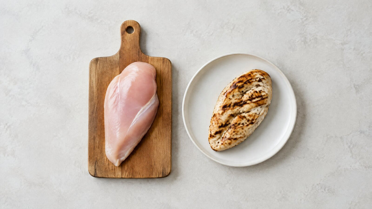 100 g de frango têm quanto de proteína? Cru, cozido e grelhado