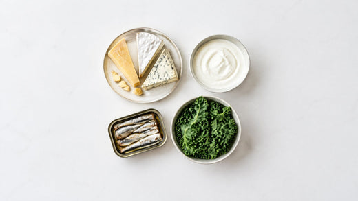Alimentos ricos em cálcio: queijos, iogurte, sardinha e folhas em números