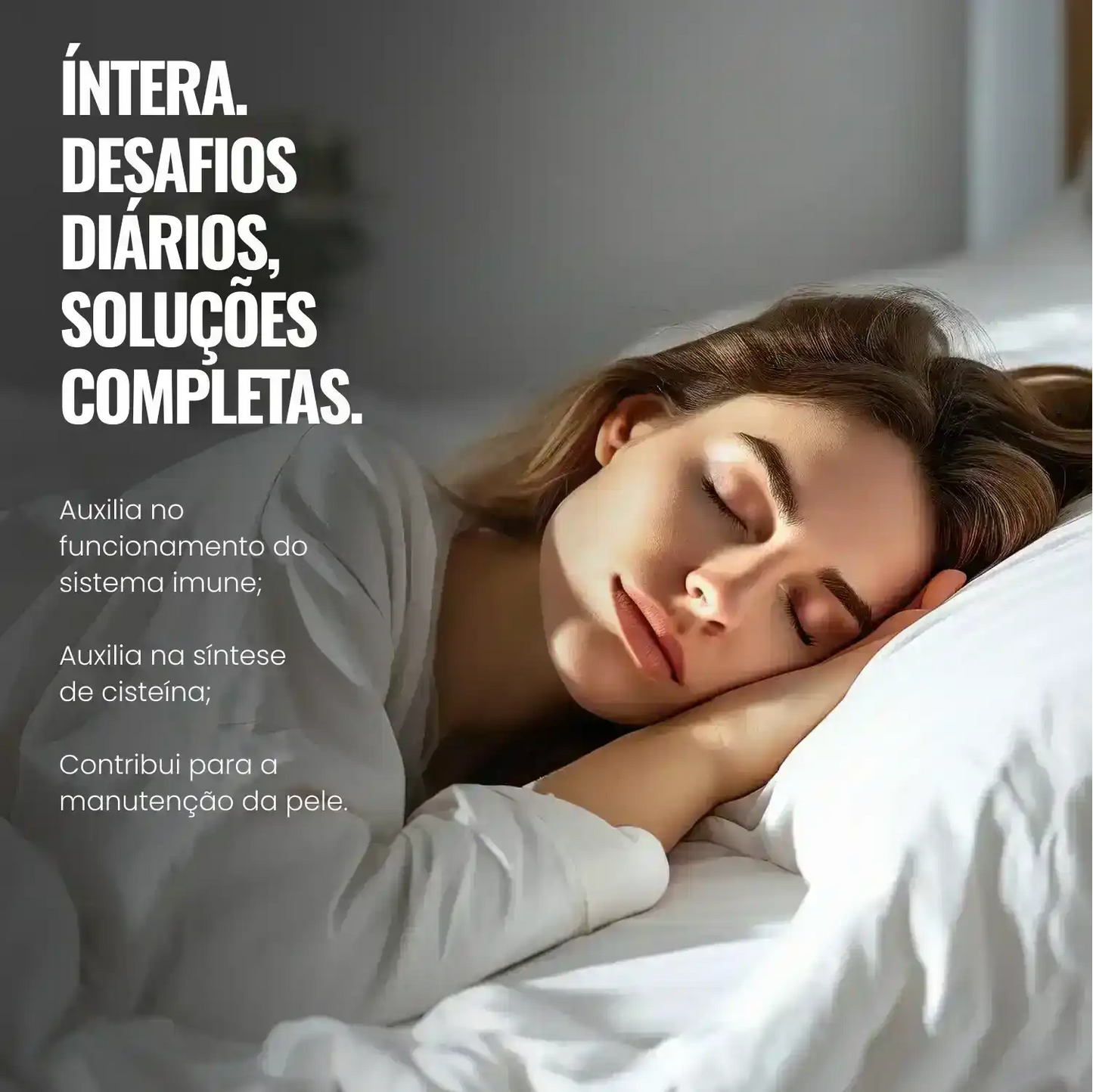 Mulher dormindo em cama branca, destaque para benefícios de suplementos na imunidade e pele.