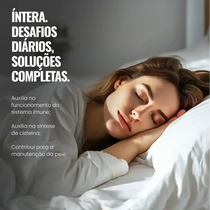 Mulher dormindo em cama branca, destaque para benefícios de suplementos na imunidade e pele.