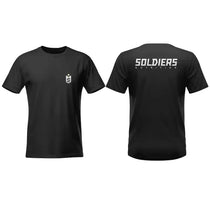 Camiseta preta masculina, logo pequeno na frente e texto Soldiers Nutrition nas costas.