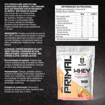 Embalagem de suplemento alimentar whey protein sabor banana e morango, 1kg, com informações nutricionais e ingredientes em destaque.