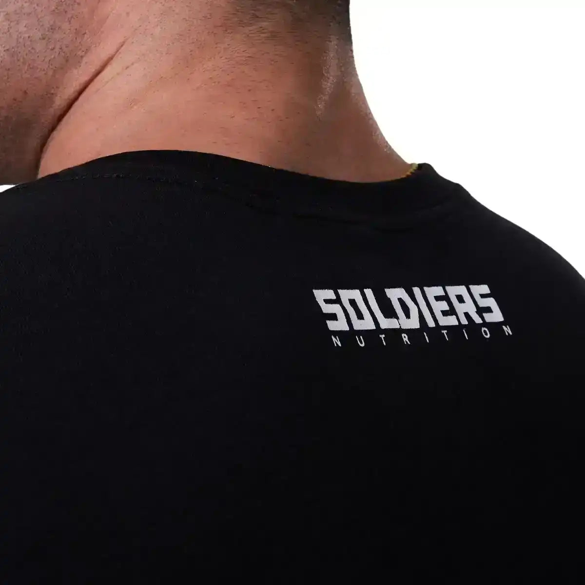 Camiseta preta com estampa Soldiers Nutrition na parte superior das costas