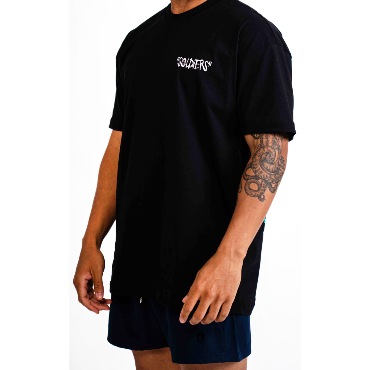 Camiseta Oversized Graphic Urban Preto - Soldiers Nutrition