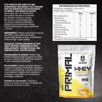 Embalagem de whey protein sabor banana de 1kg ao lado de tabela nutricional e instruções de uso.