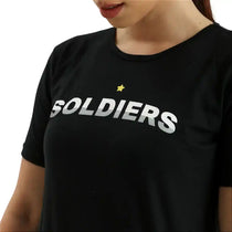 Camiseta preta com estampa Soldiers e estrela amarela, moda fitness feminina
